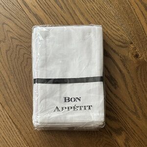 Set of 6 cotton printed Bon Appetit napkins 
Brand new in original packaging